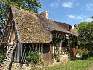 Chaumière d'écrivain au cœur de la Normandie à Fiquefleur-Équainville